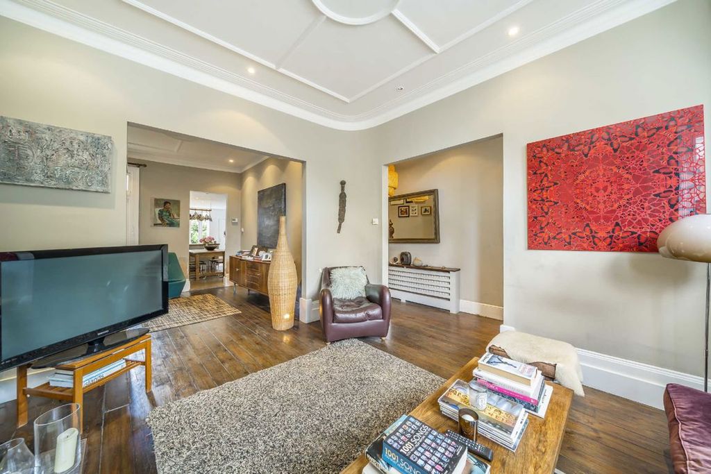 Property photo 3 of 10