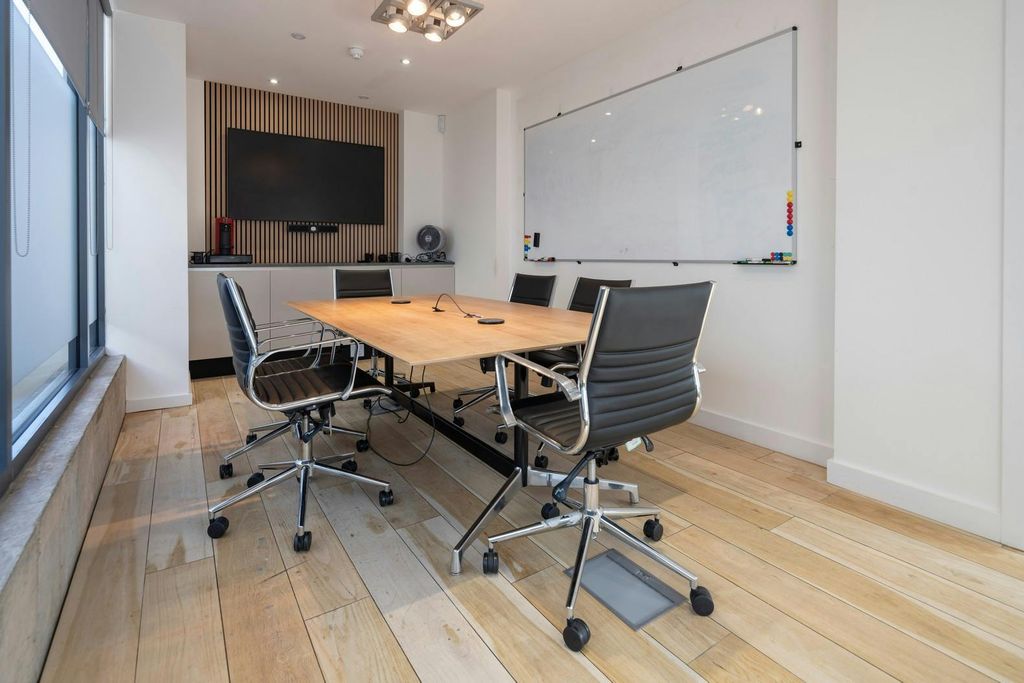 Property photo 3 of 8 Meeting Room