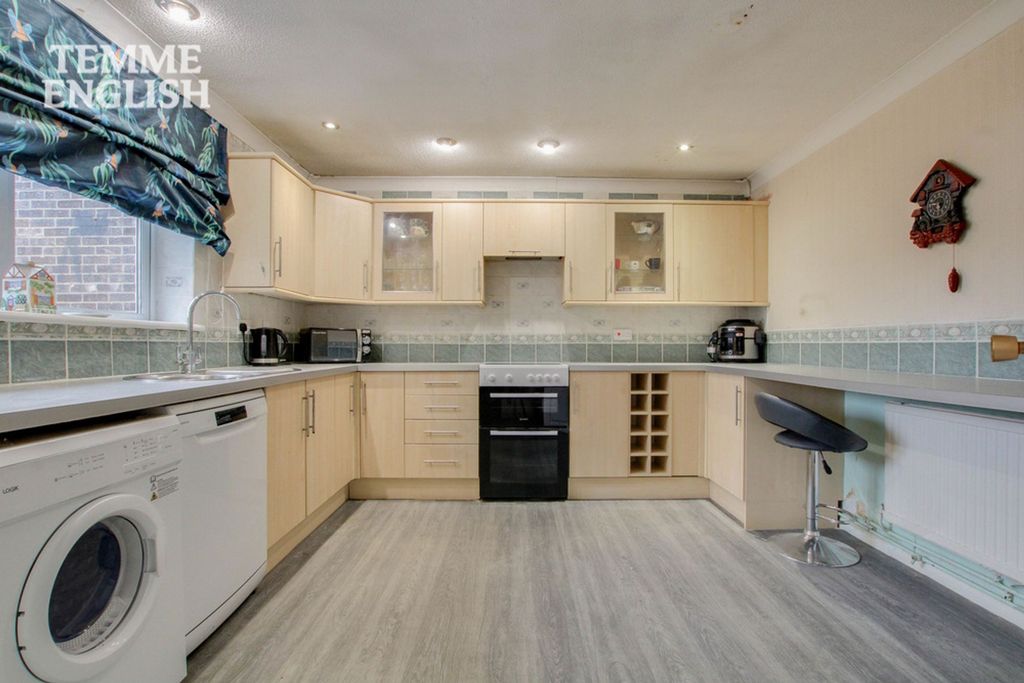 Property photo 2 of 16