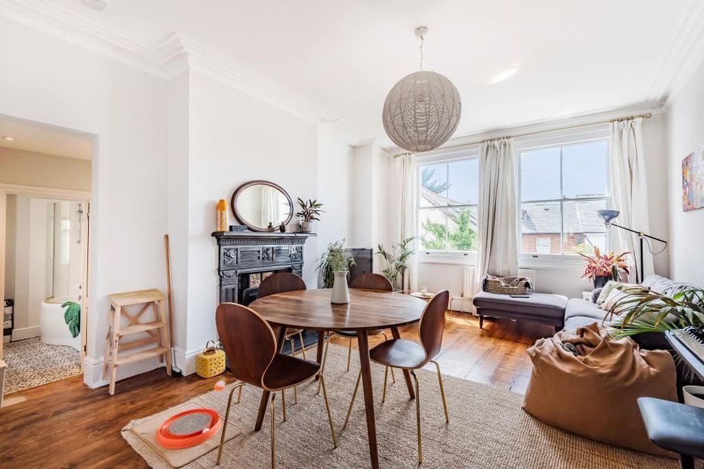 Property photo 3 of 10 Sitting/Dining Room