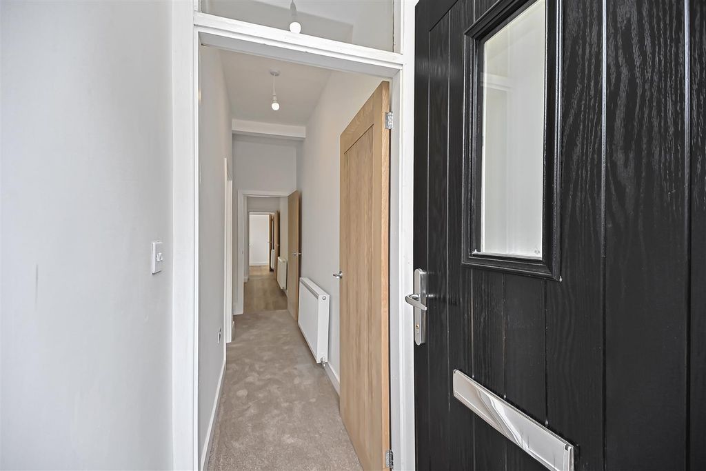 Property photo 3 of 30 20 Findlay Street Entrance.Jpg
