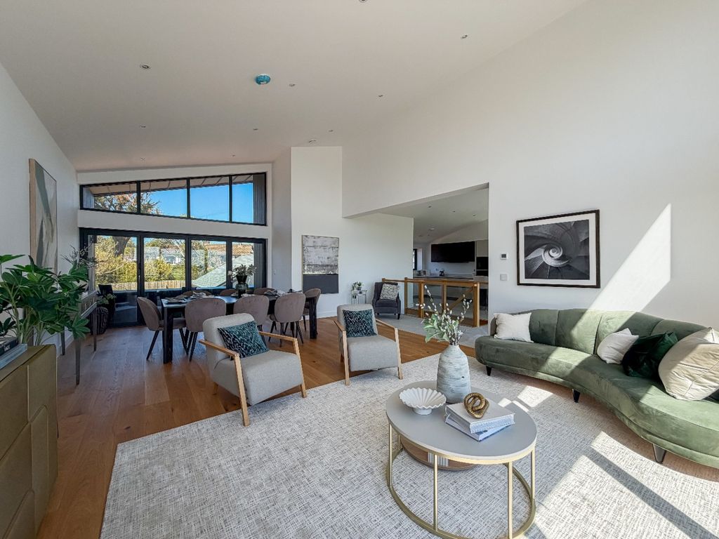 Property photo 3 of 26 5130147