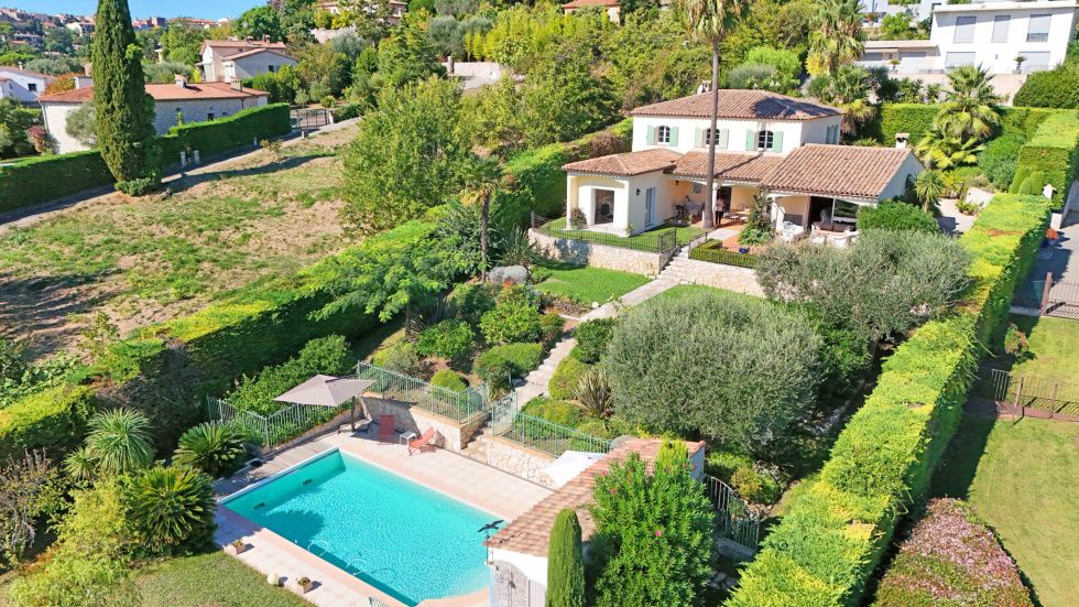 Property photo 2 of 24