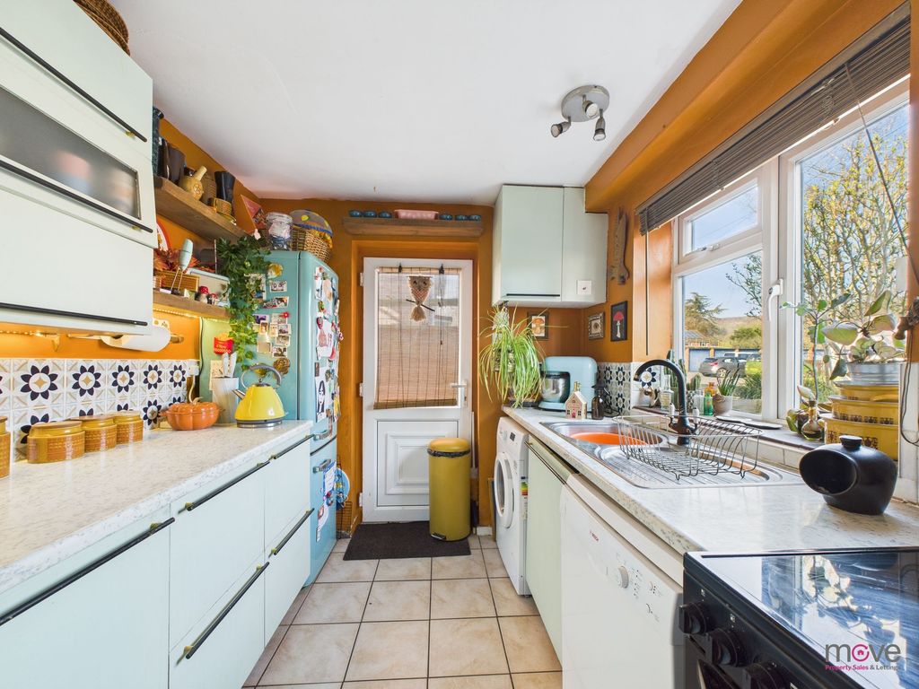 Property photo 3 of 9 Kitchen