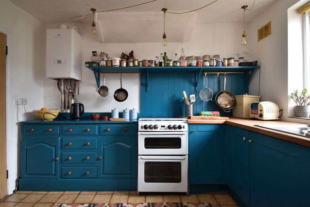 Property photo 3 of 22 Kitchen
