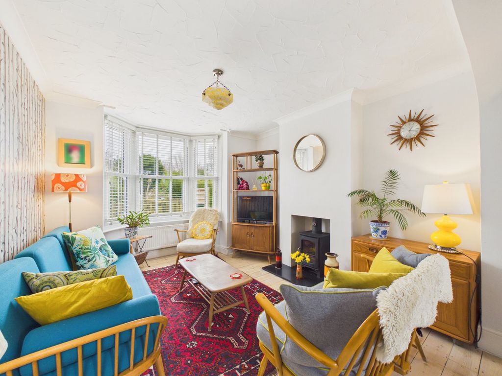 Property photo 3 of 33 Living Room