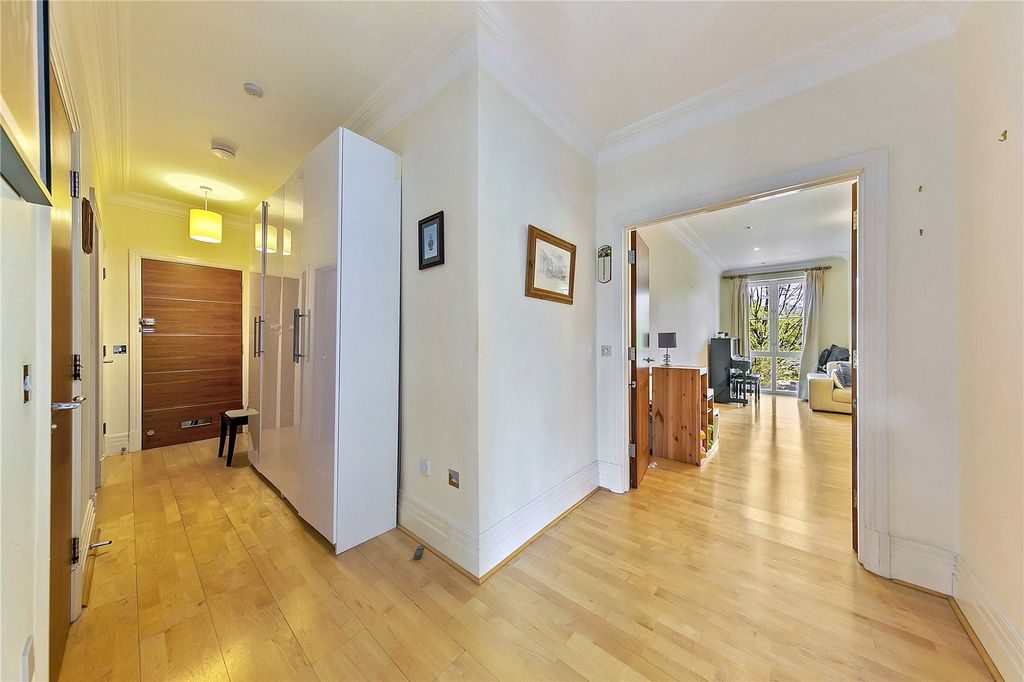 Property photo 2 of 13 Picture No. 11