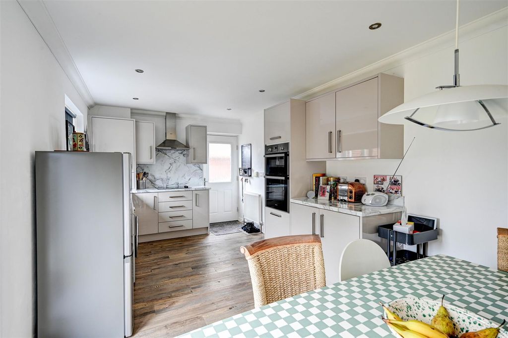 Property photo 3 of 19 Kitchen Diner 2.Jpg