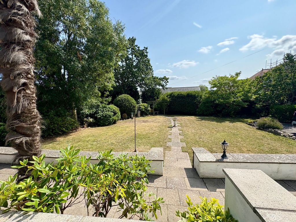 Property photo 2 of 32
