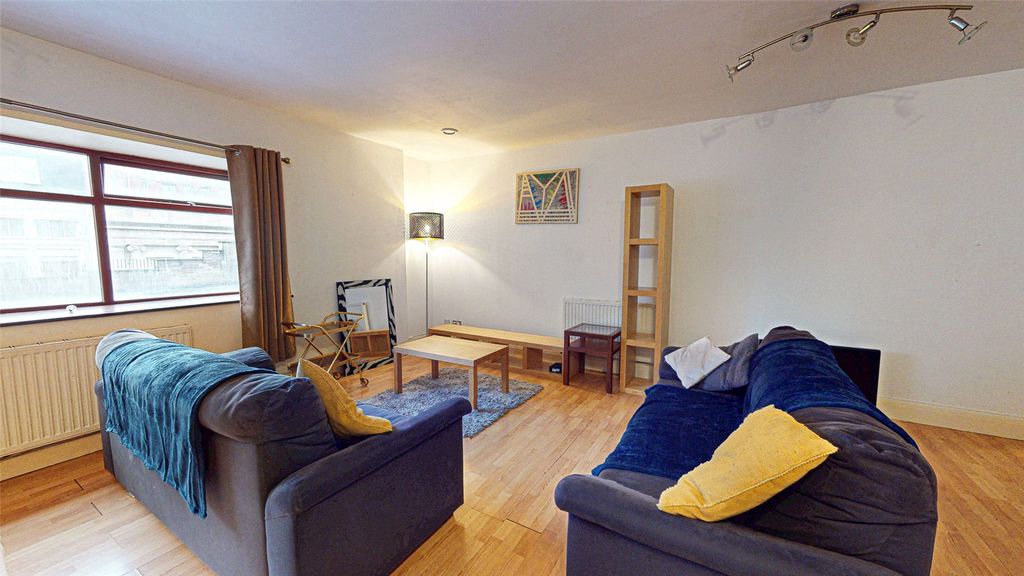 Property photo 1 of 11 Picture No. 02