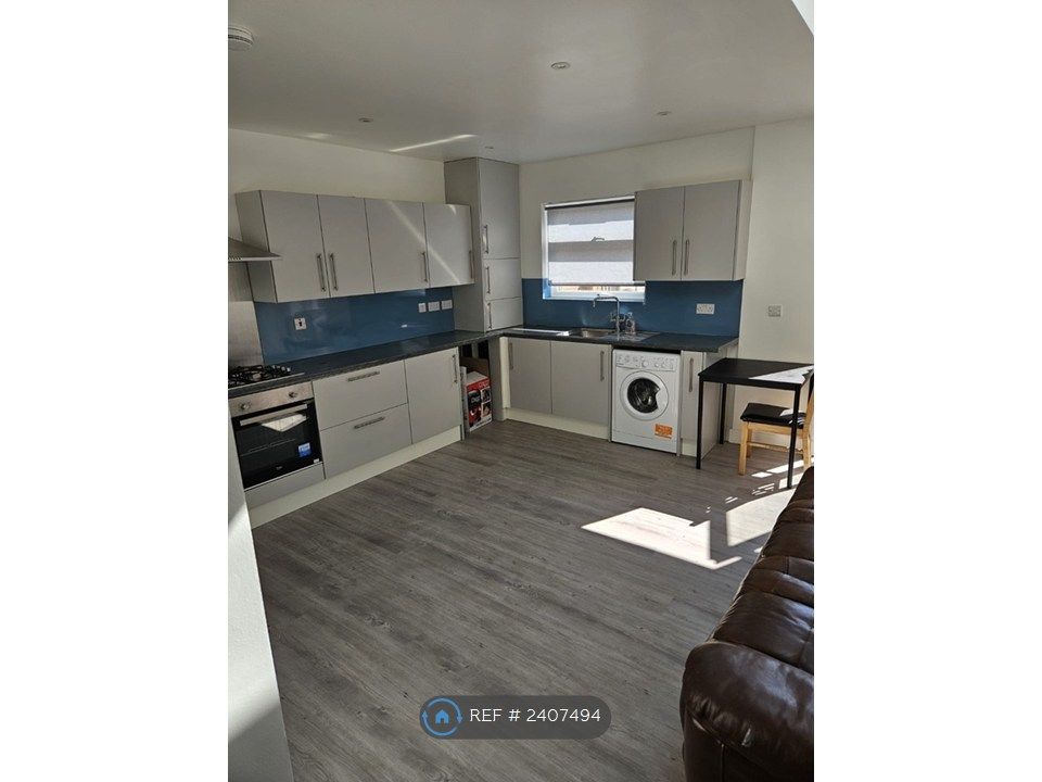 Property photo 2 of 31