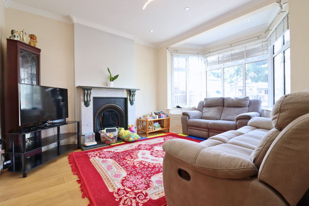 Property photo 2 of 12