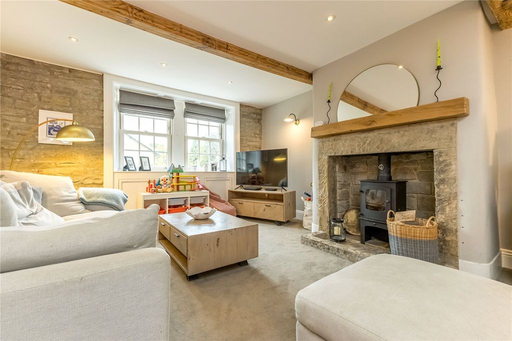 Property photo 3 of 29 Lounge