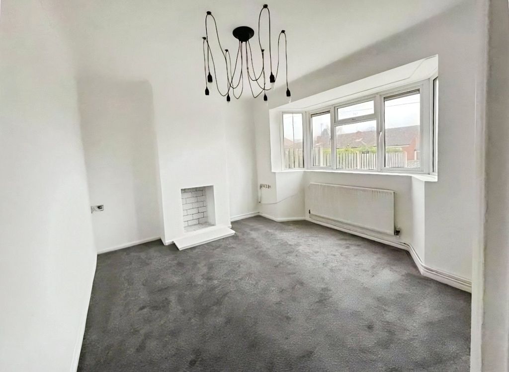 Property photo 3 of 11 Lounge