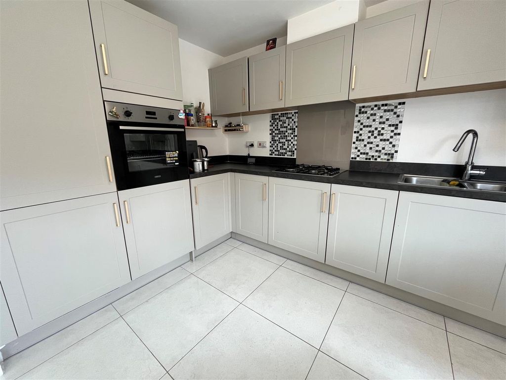 Property photo 3 of 20 Kitchen