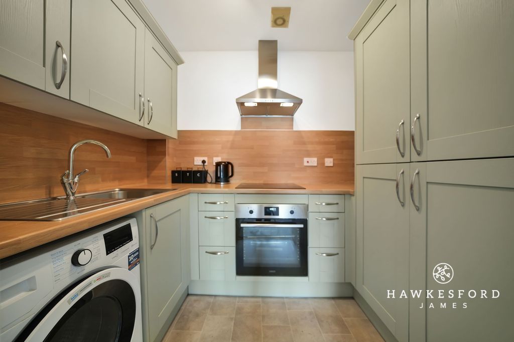Property photo 3 of 12 The Turrets, West Lane, Sittingbourne - Kitchen