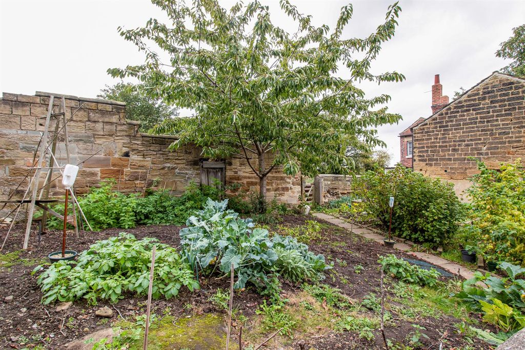 Property photo 3 of 12 Outside