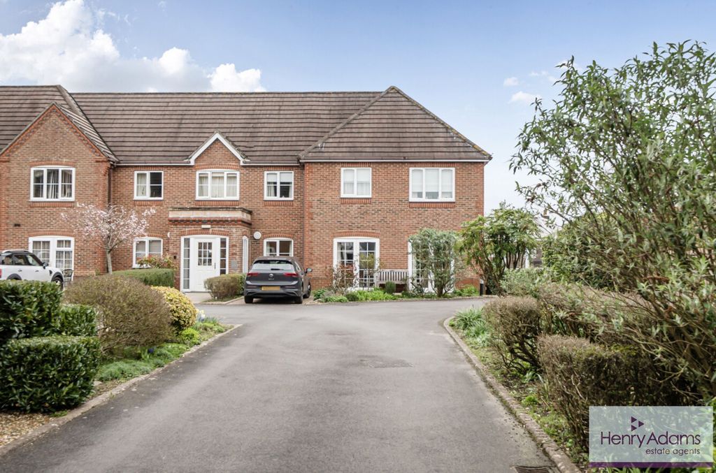 Additional image 16 of 1 bed flat for saleKing George Avenue, Petersfield GU32