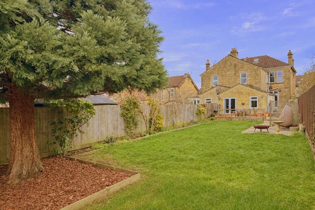 Property photo 2 of 21