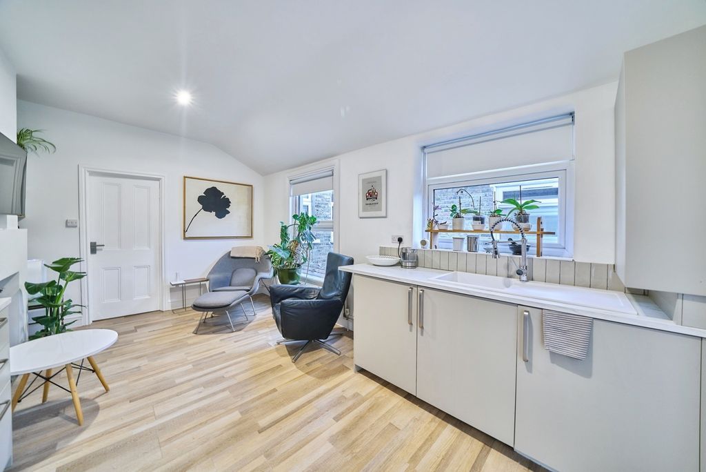 Property photo 2 of 15 Photo