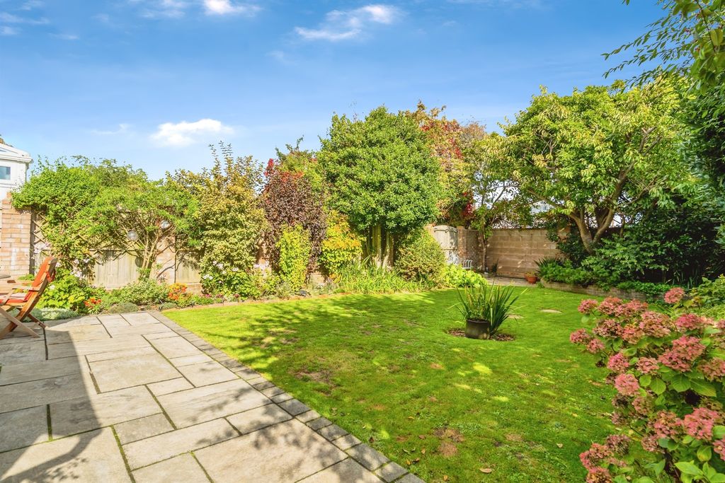 Property photo 3 of 13