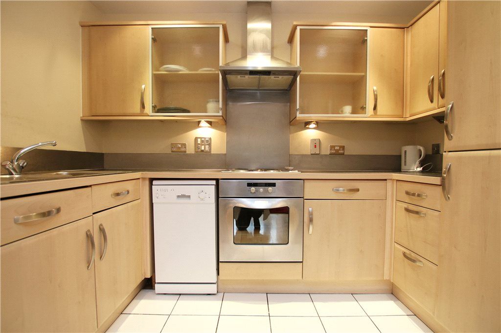 Property photo 3 of 11 Kitchen