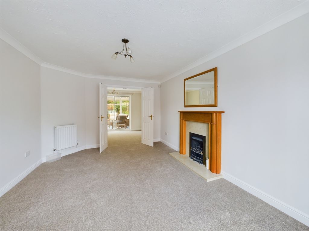 Property photo 3 of 17 Living Room