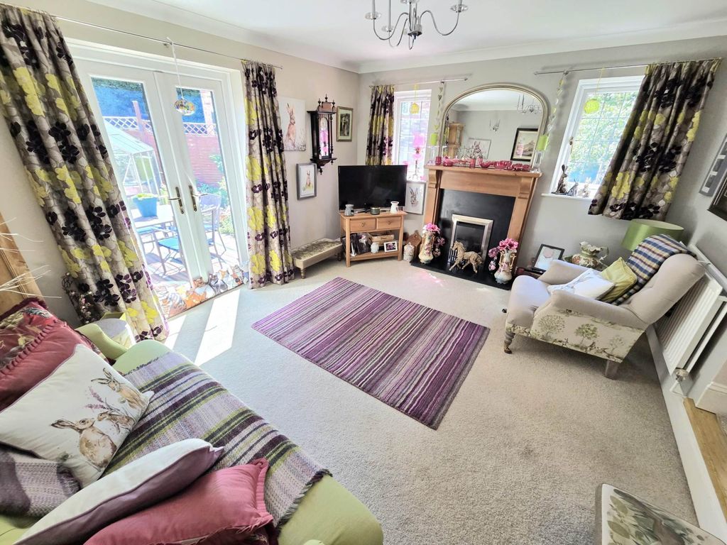 Property photo 2 of 27
