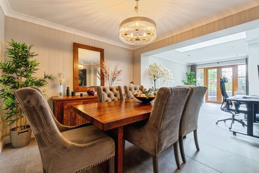 Property photo 3 of 37 Pbox-Img.Jpg