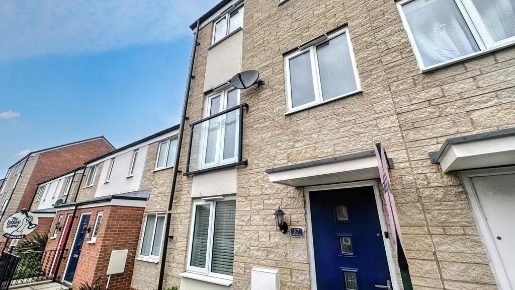 Property photo 1 of 7 Street-Facing View Of A Modern Terraced Townhouse ...