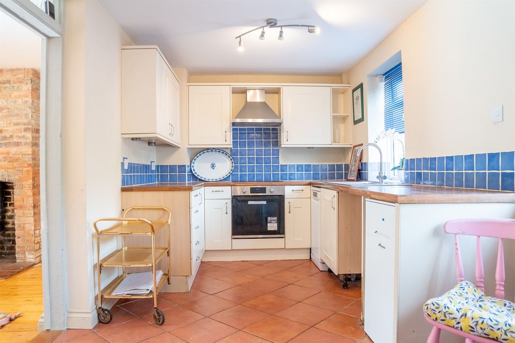 Property photo 2 of 27