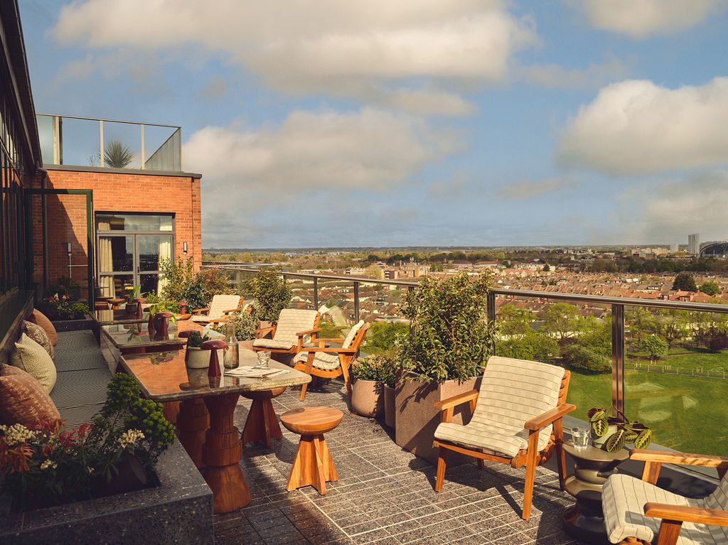 Property photo 2 of 39