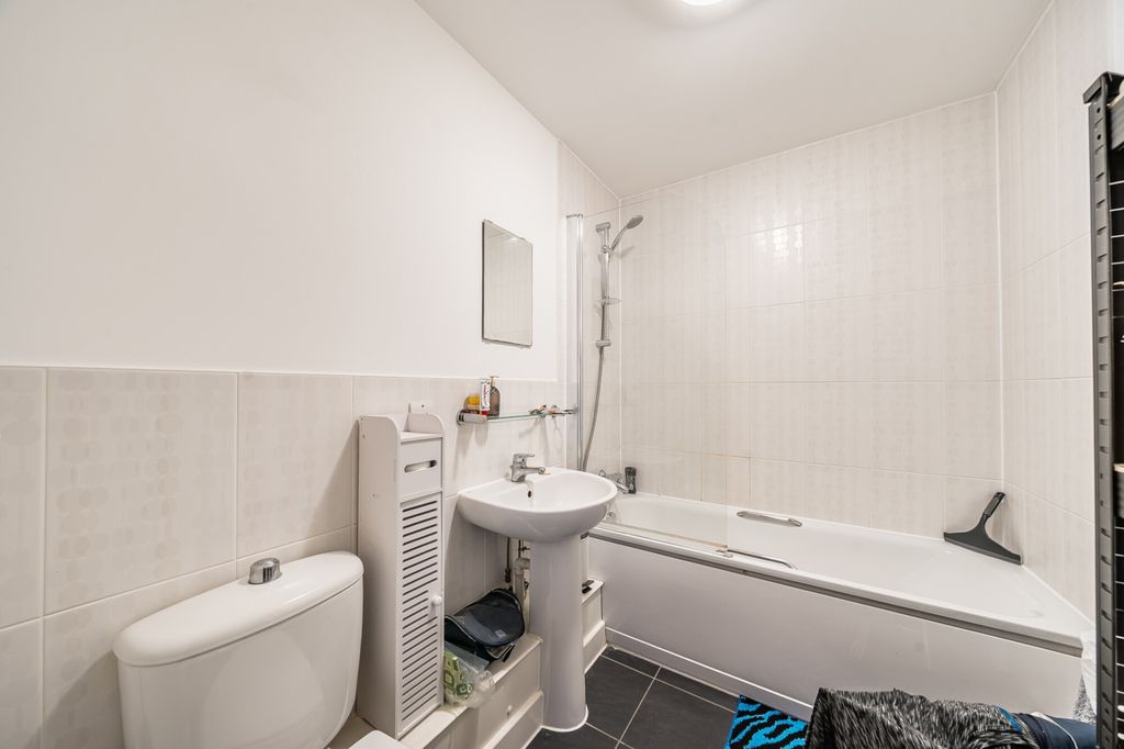 Property photo 2 of 14 1404741-1-697Cce8...