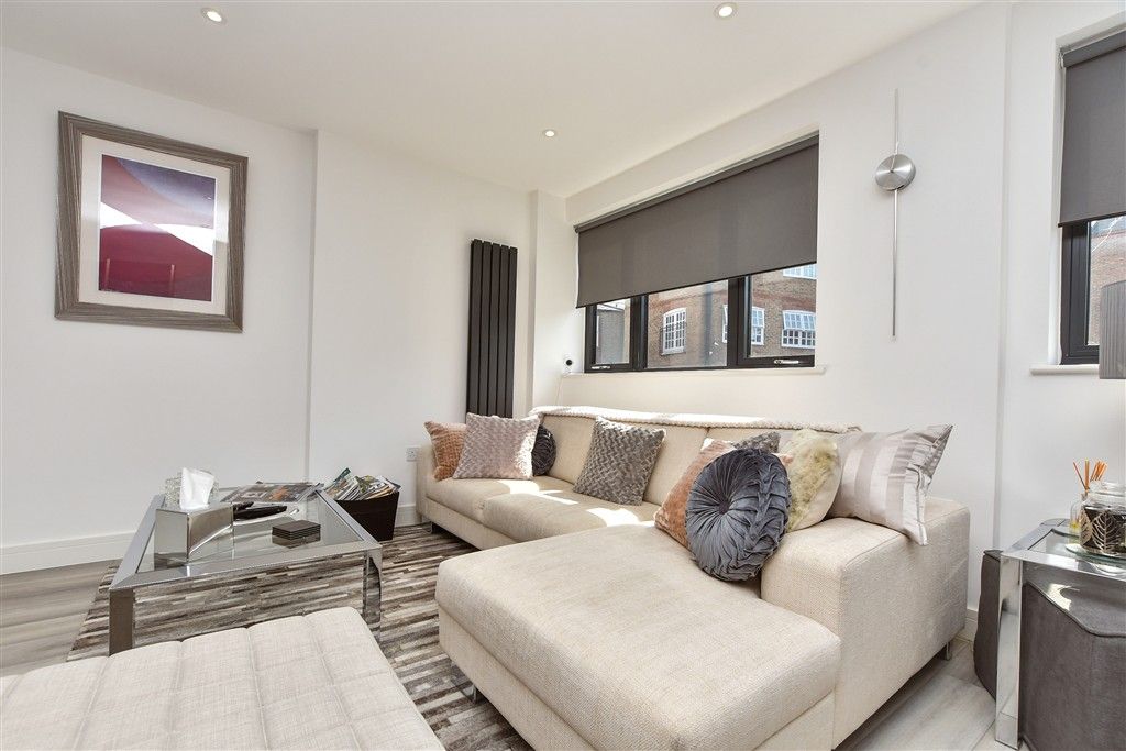 Property photo 2 of 7 Lounge