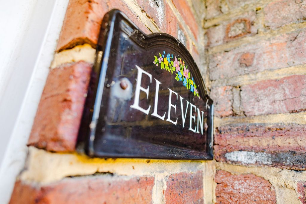 Property photo 2 of 32