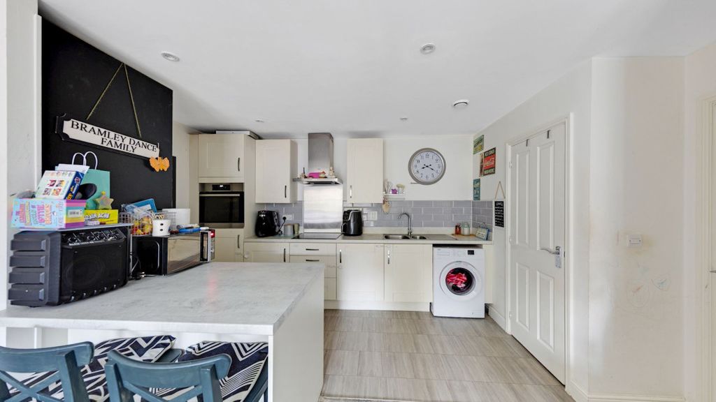 Property photo 3 of 13