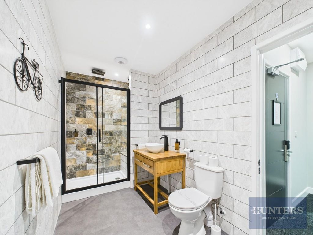 Property photo 3 of 7 Bathroom