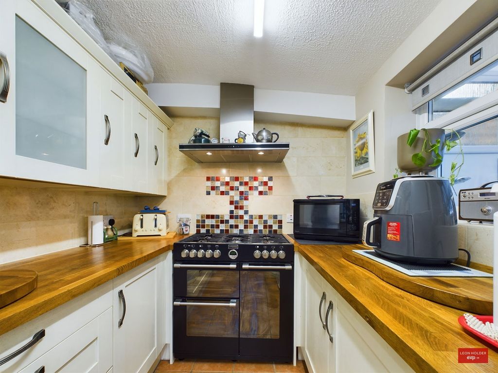 Property photo 2 of 25