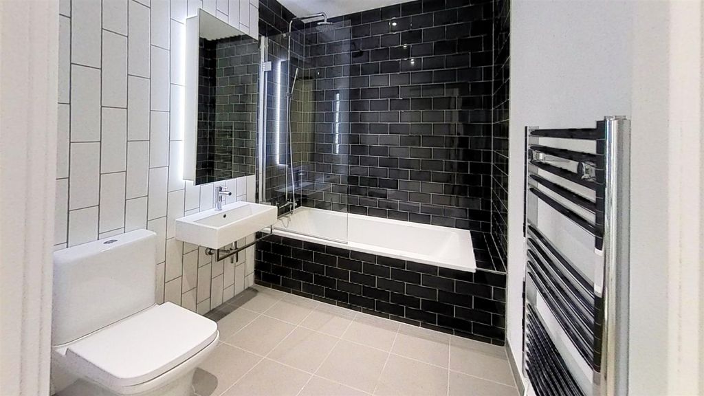 Property photo 2 of 12 Pendant-Court-Royal-Wharf-Bathroom.Jpg