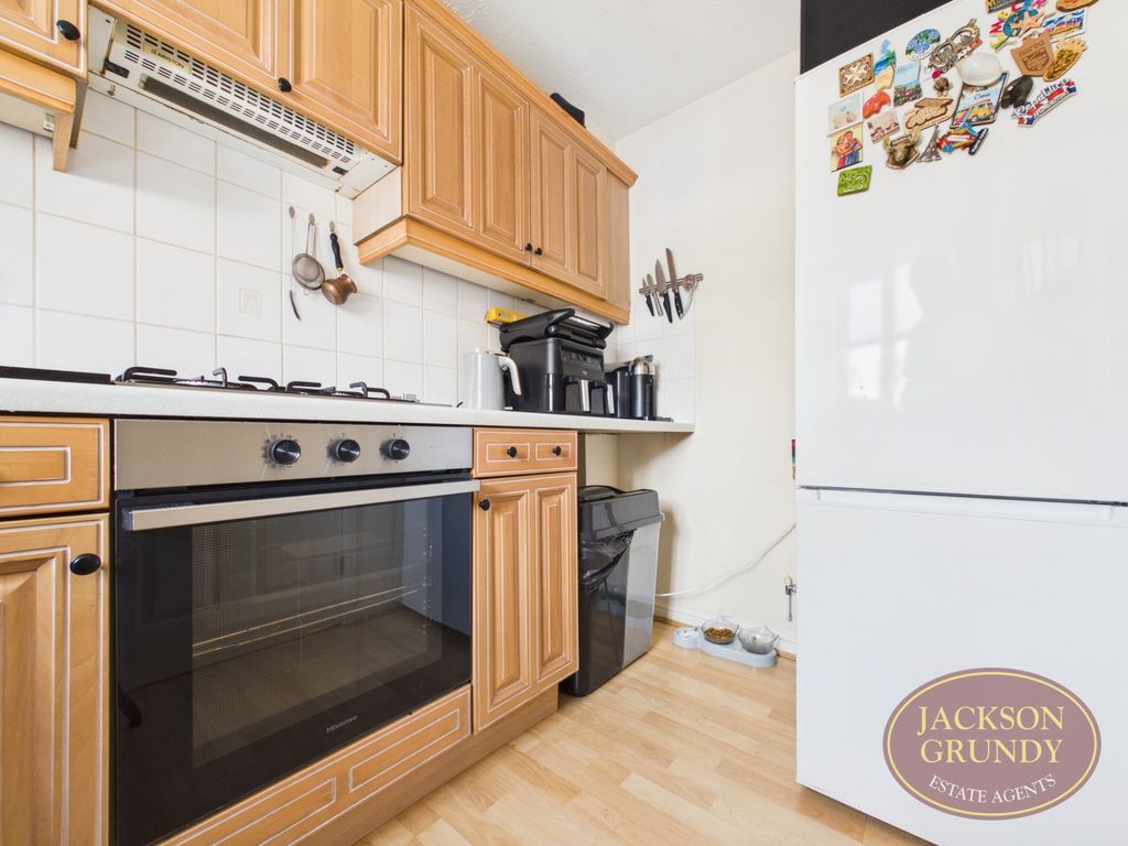 Property photo 3 of 12 Aster Close