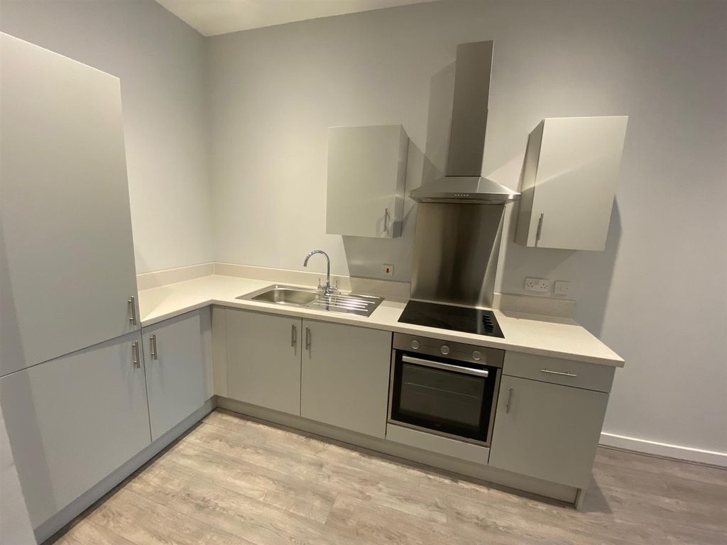Property photo 3 of 11 Kitchen