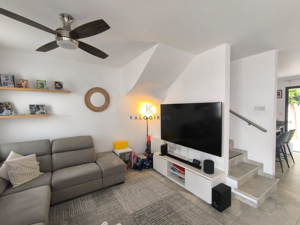 Property photo 2 of 24