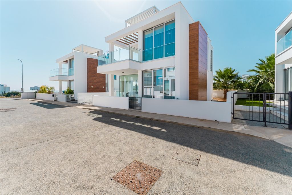 Property photo 2 of 37