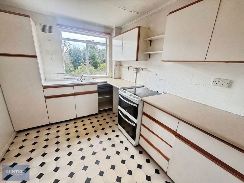 Property photo 3 of 8 Kitchen