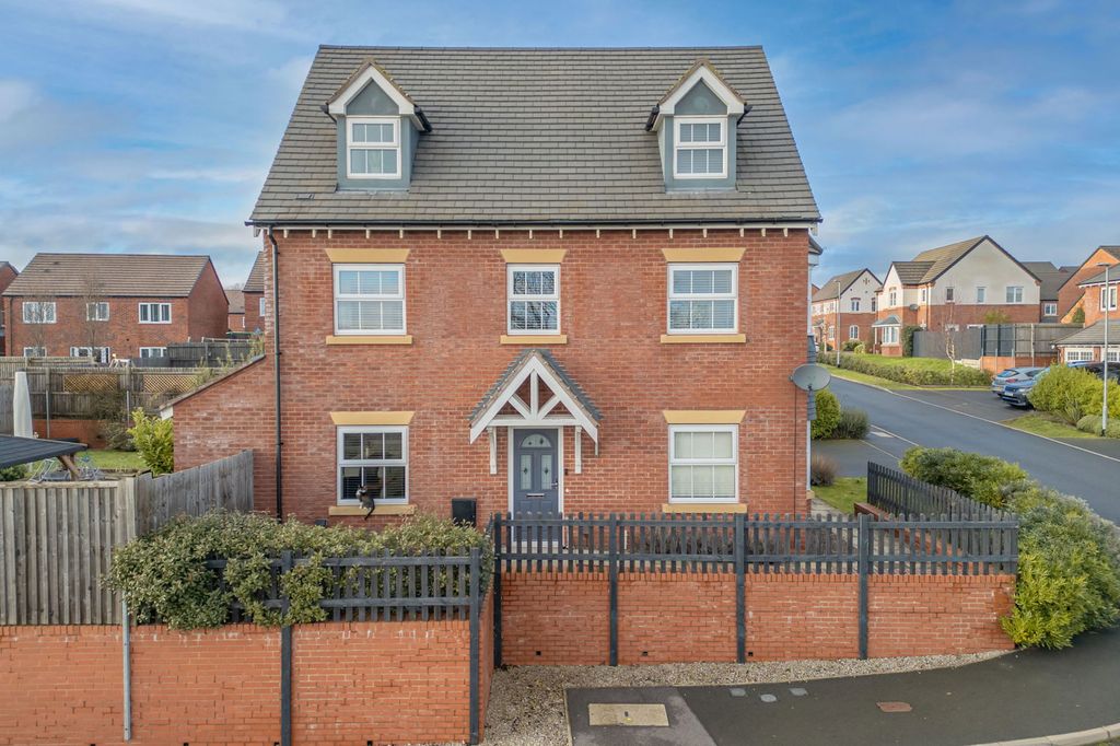 Property photo 2 of 41