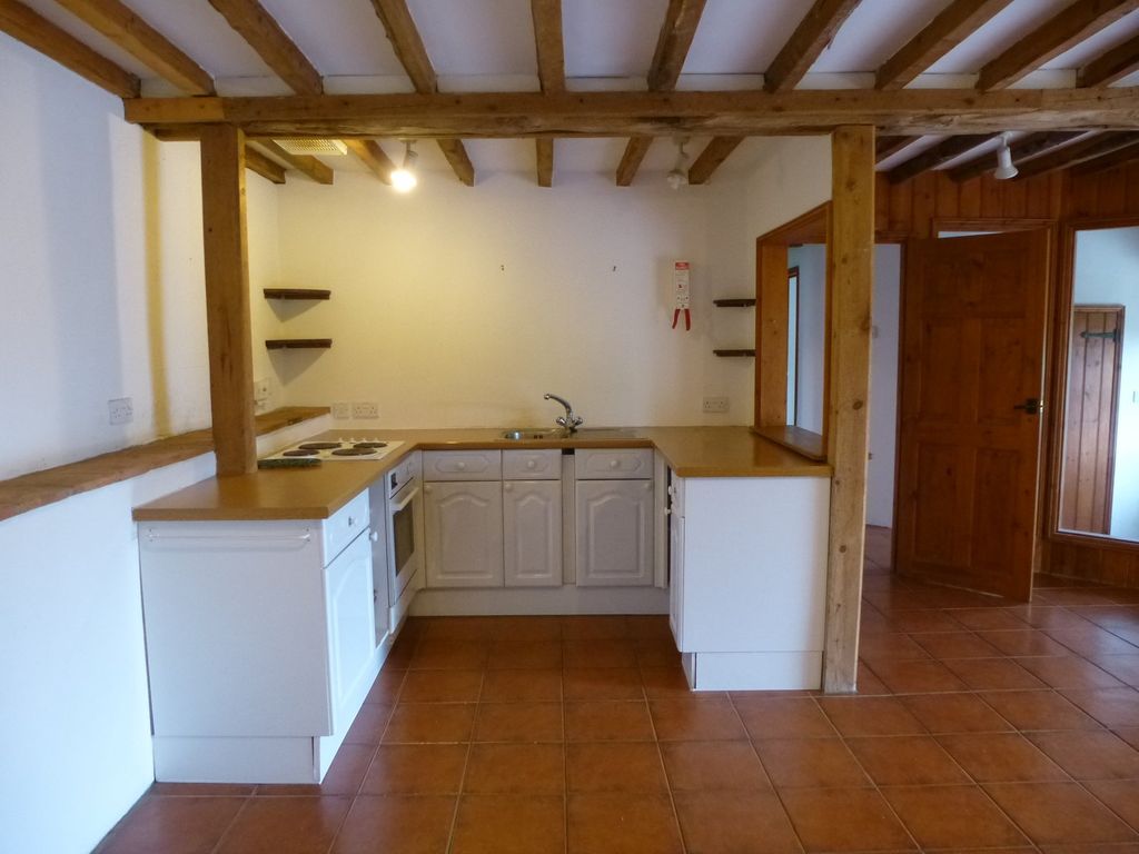Property photo 3 of 8 Kitchen