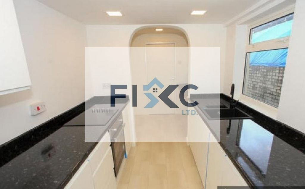 Property photo 2 of 11 Kitchen