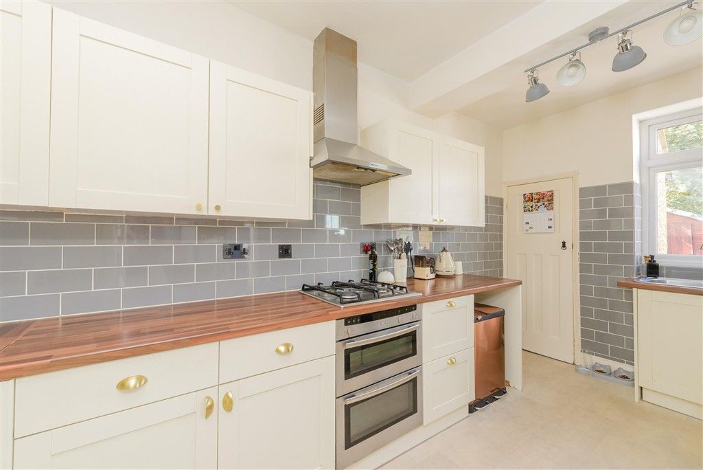 Property photo 3 of 14 Kitchen
