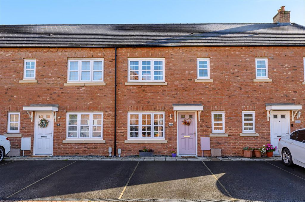 Property photo 1 of 18 External