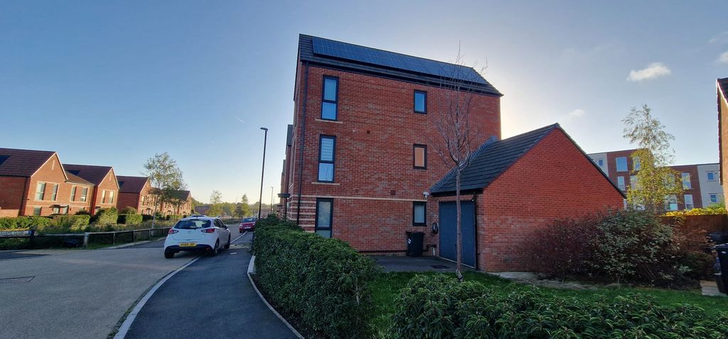 Property photo 2 of 28